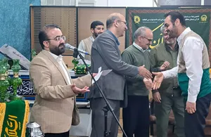 بزم شادی میلاد کریم اهل&zwnj;بیت (ع) به میزبانی خادمین حامل پرچم متبرک رضوی در اراک / گزارش تصویری