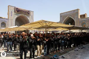 اقامه نماز جمعه در ظهر عاشورا و طنین لبیک یا قرآن درپی هتک حرمت به قرآن