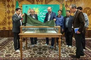 رضوی لائبریری میں حضرت امام علی(ع) سے منسوب دعا و مناجات کے 508 سالہ قدیمی قلمی نسخے سے نقاب کشائی