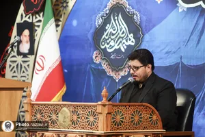 قرائت زیارت عاشورا در حرم مطهر رضوی