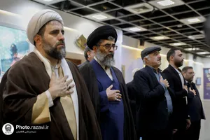 اهدای نشان طلای علمی رضا شریفیان به موزه آستان قدس رضوی