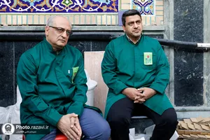تشرف و خدمت چهره های فوتبالی در حرم مطهر رضوی