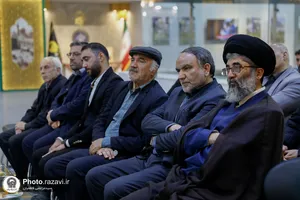 اهدای نشان طلای علمی رضا شریفیان به موزه آستان قدس رضوی