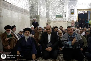غبارروبی ضریح مطهر امام رضا علیه&zwnj;السلام