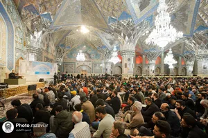 مناجات خوانی سحر&zwnj;گاهی حاج محمود کریمی در حرم مطهر رضوی