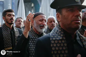 بدرقه خادمین اربعین حسینی در حرم مطهر رضوی
