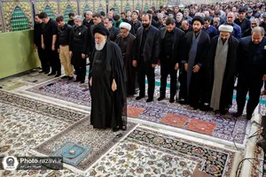 اقامه نماز ظهر عاشورا در حرم مطهر رضوی
