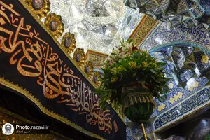 آیین جاروکشی حرم حضرت معصومه(س) توسط خدام حرم مطهر رضوی