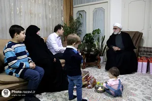 دیدار تولیت آستان قدس رضوی با چهار خانواده فرزندپذیر بهزیستی