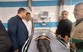 خادمین رضوی پیگیر درمان زائرانِ مصدومِ حادثه کنارگذر اراک شدند