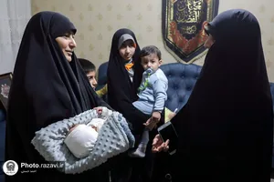 دیدار قائم&zwnj;مقام تولیت آستان قدس رضوی با خانواده دارای 8 فرزند