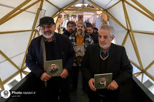 حضور شرکت کنندگان رویداد هنری &laquo;پرچم بر زمین نمی&zwnj;افتد&raquo; در صحن قدس