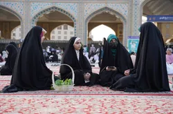 گفت‌وگوی غدیری ۱۱۰ دختر نوجوان با زائران حرم رضوی