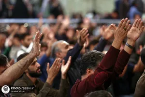 استغاثه به امام زمان (عج) در حرم مطهر رضوی