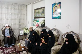دیدار تولیت آستان قدس رضوی با خانواده آتش‌نشان شهید مشهدی