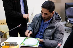 اهدای مدال قهرمانی کشتی به حرم مطهر رضوی