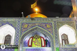 گل&zwnj;آرایی حرم مطهر رضوی در شب میلاد امام رضا علیه&zwnj;السلام