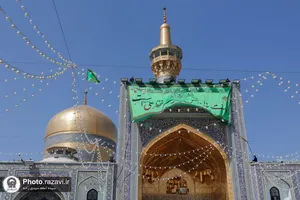 نصب کتیبه غدیریه در حرم مطهر رضوی
