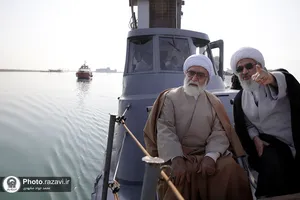 بازدید تولیت آستان قدس رضوی از دستاوردهای ارتش جمهوری اسلامی ایران در دریای بوشهر