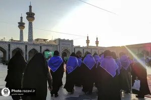 تشرف بانوان ایرانی الاصل مقیم عراق به حرم مطهر رضوی