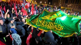 طنین ندای مقاومت در استقبال زائران اربعین از خادمان رضوی در نجف اشرف