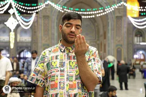 اقامه نماز صبح قبل از شروع سال نو در حرم مطهر رضوی