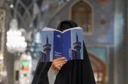 زمزمه دعای روحبخش «ام داوود» در حرم مطهر رضوی