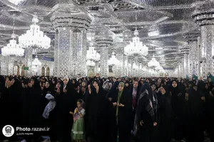 قرائت دعای عرفه ویژه زائران غیر ایرانی در حرم مطهر رضوی