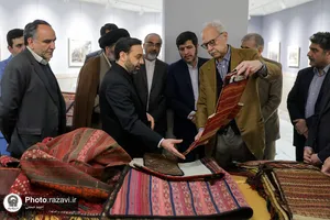 اهدای قالی و منسوجات نفیس آسیای مرکزی به آستان قدس رضوی