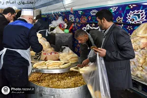 توزیع غذای متبرک در ایستگاه باب الجواد علیه&zwnj;السلام