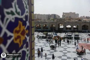 ورود کاروان گل&zwnj;های اهدایی به حرم مطهر رضوی