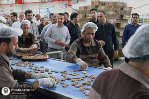 بازدید کارکنان آستان قدس رضوی از شرکت صنایع غذایی رضوی