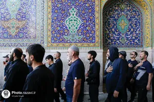 تشرف زائران قزاقستانی به حرم مطهر رضوی