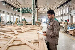 از بوی چوب تا افتخار خدمت در حرم؛ ۱۹ سال همراهی با آرایه‌های معماری رضوی