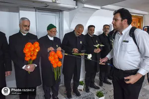 غبارروبی مزار شهدای مدفون در حرم مطهر رضوی