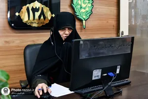 پاسخگویی تلفنی مدیر مرکز امور بانوان و خانواده به مخاطبان سامانه ١٣٨