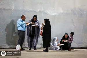 پذیرایی از زائران بارگاه منور رضوی در شب زیارتی امام رضا علیه&zwnj;السلام