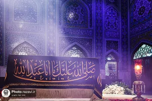 حضور مردم عزادار بر مزار مطهر رهبر شهید انقلاب اسلامی