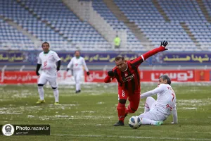 دیدار تیم منتخب فوتبال خراسان و تیم ملی ۱۹۹۸