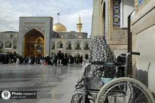 عکس با کیفیت : زیارت در حرم مطهر رضوی