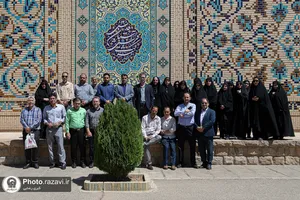 بازدید کارکنان آستان قدس رضوی از شرکت فرش