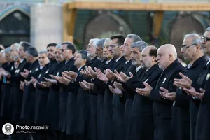 آیین تعویض پرچم حرم امام رضا علیه&zwnj;السلام در آستانه ماه ربیع الاول