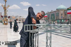 آماده&zwnj;سازی حرم مطهر رضوی در آستانه تشییع رهبر شهید انقلاب-2