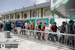 پذیرایی از زائران بارگاه منور رضوی توسط هیئت حضرت نرجس(س) عراق