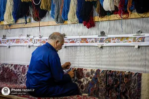 بازدید کارکنان حرم مطهر از شرکت فرش آستان قدس رضوی