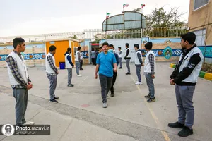 سفره افطاری دانش آموزان دبیرستان امام رضا(علیه&zwnj;السلام)