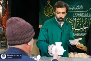 پذیرایی از زائران در موکب خدام انتظامات حرم مطهر رضوی