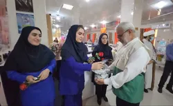 تجلیل خادمیاران رضوی گناوه از پرستاران بخش دیالیز بیمارستان امیرالمؤمنین (ع)