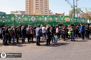 موکب خدمت رسانی جوانان رضوی در خیابان امام رضا علیه&zwnj;السلام