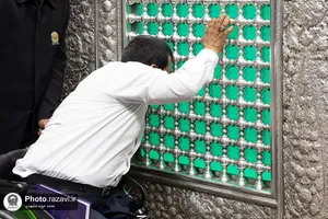 غبارروبی ضریح مطهر رضوی در آستانه دهه &laquo;ولایت و امامت&raquo;